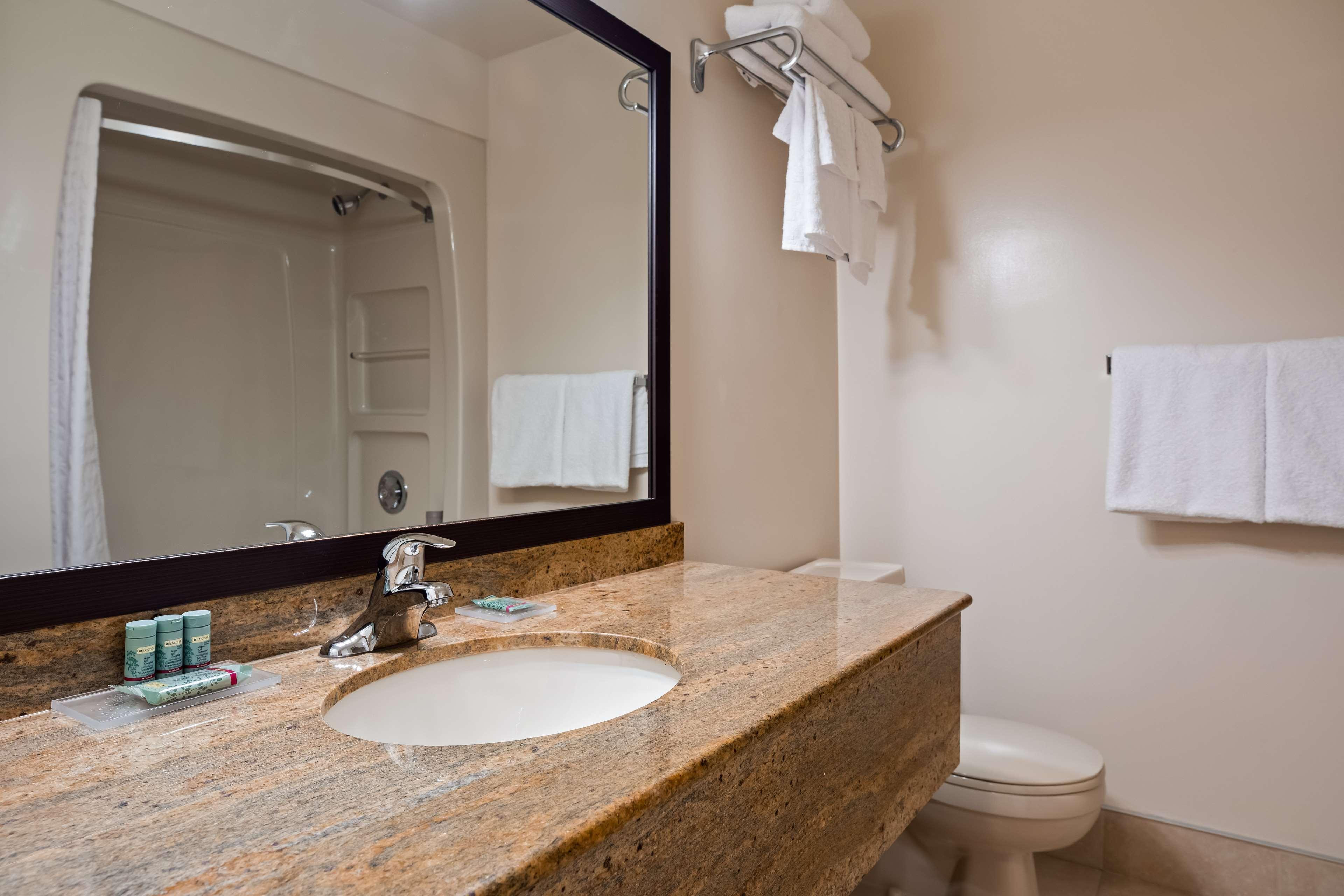 Best Western Smiths Falls Hotel Exterior photo